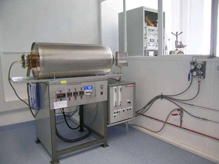 Three-zone tube furnace